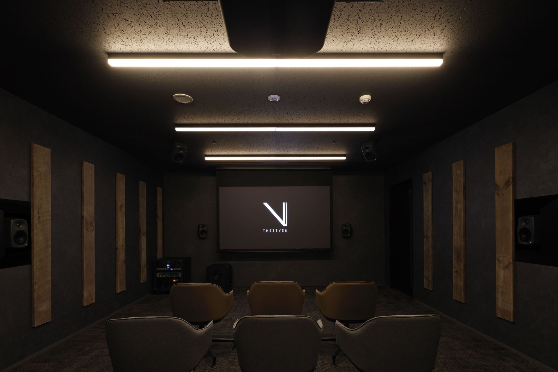 株式会社THE SEVEN B1Fオフィス6